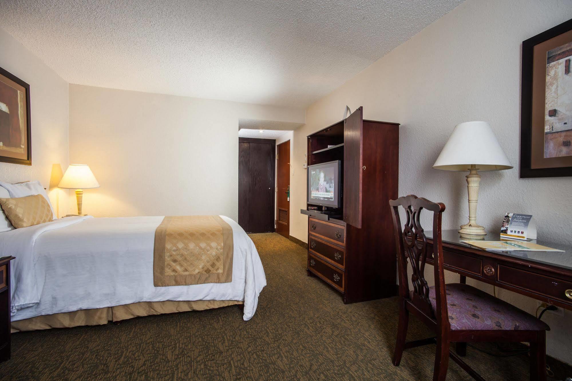 Quality Inn Chihuahua San Francisco Экстерьер фото